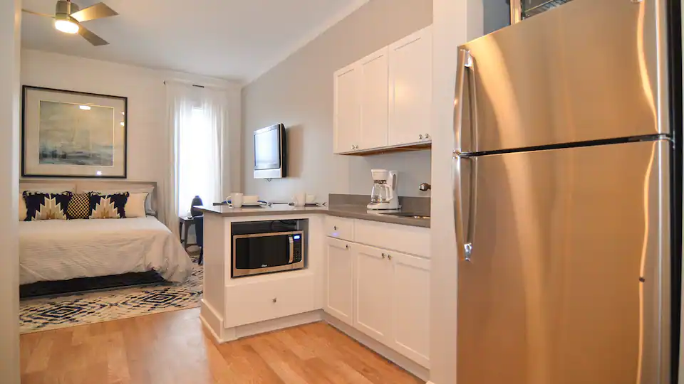 Designer Decorated Condo Steps From Rosemary Beach