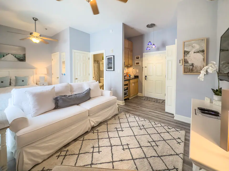 Newly decorated unit w/balcony near Rosemary Beach